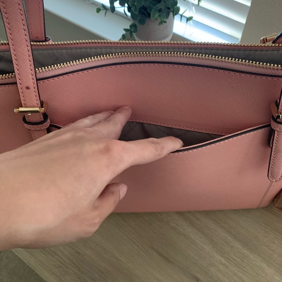 Like new Michael Kors light Rose purse - Picture 3 of 4